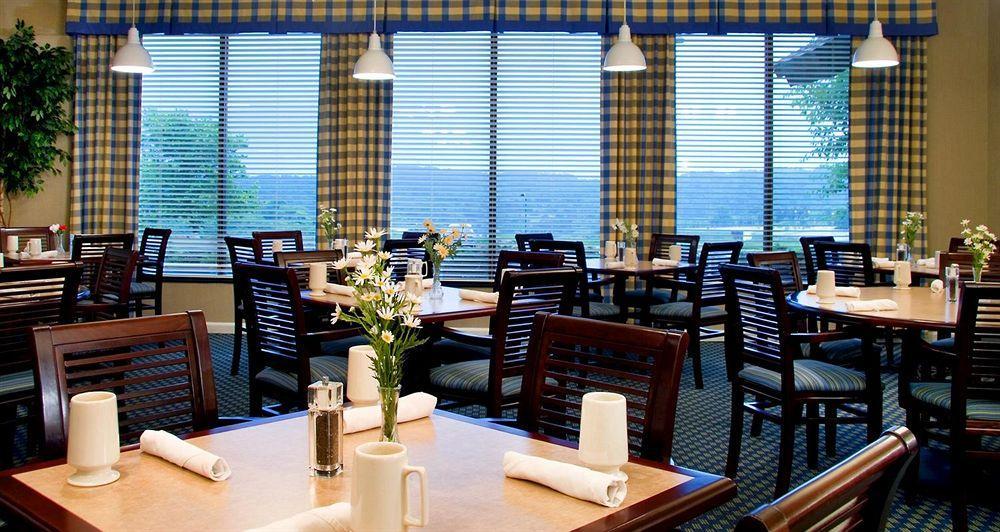 Ramada By Wyndham Greensburg Hotel & Conference Center Εστιατόριο φωτογραφία